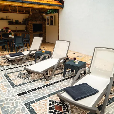 Pik Villa *